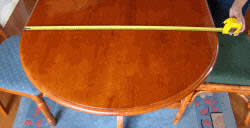 medición del largo de una mesa
