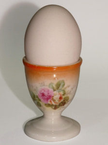 esferoide prolato huevo en una taza